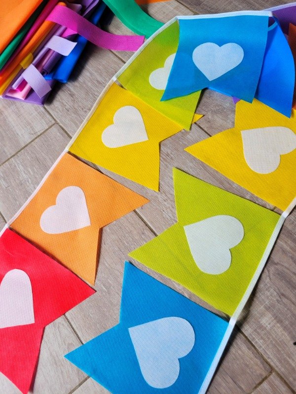 Producto - Banderines Dos Puntas Con Corazon Multicolor Arcoiris 2,5mts