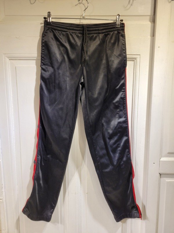 Producto - Jogging GTM deportivo negro y colorado- Talle 16 años-PRECIO: 23X - 0