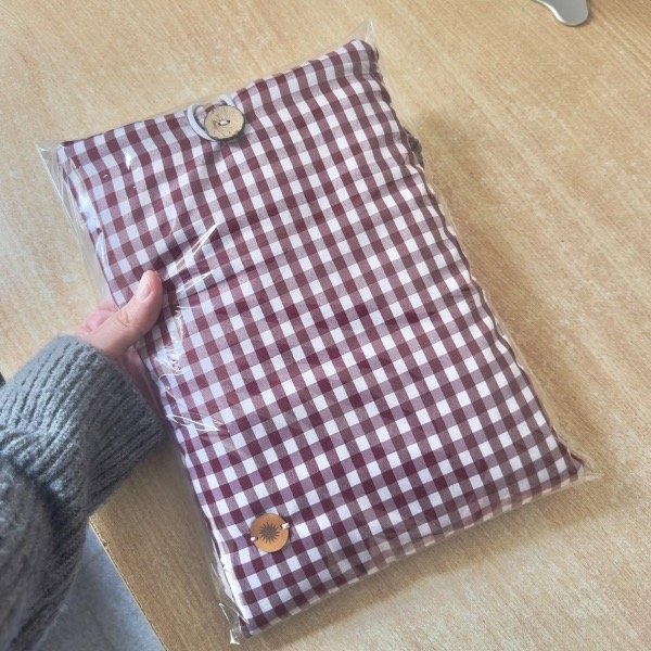 Producto - Funda para libro cuadrillé bordo con tira larga