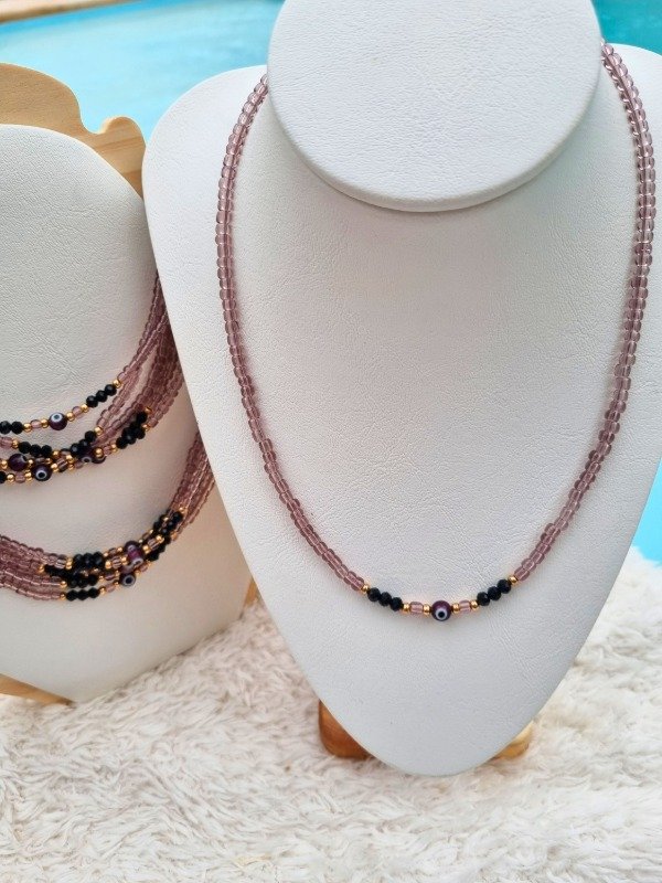 Producto - COLLAR COLOR VINO Y NEGRO CON OJITO