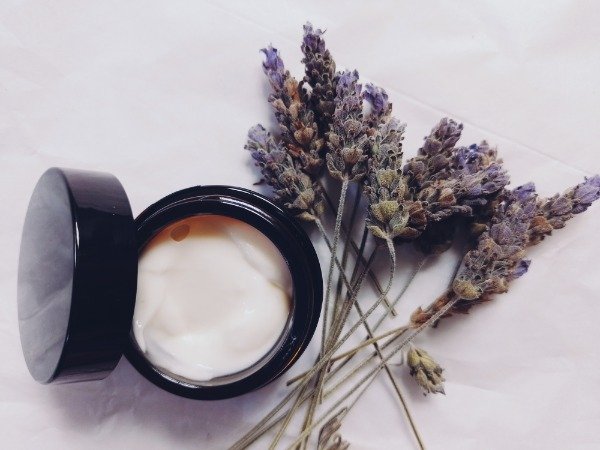 Producto - CREMA FACIAL DE LAVANDA   -Hidratante, cicatrizante, antiséptica-