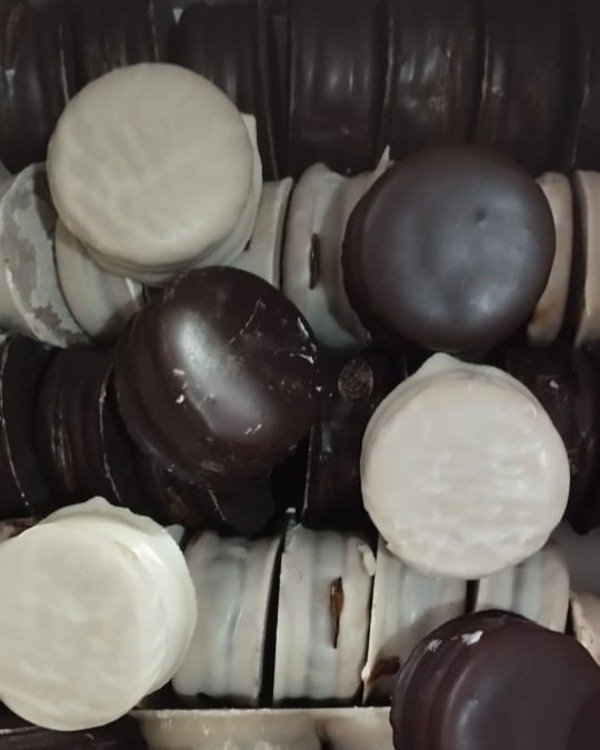 Producto - ALFAJORES CHOCOLATE Y CHOCOLATE BCO