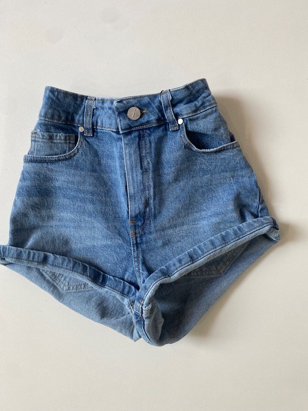 Producto - Short semi elastizado Celeste