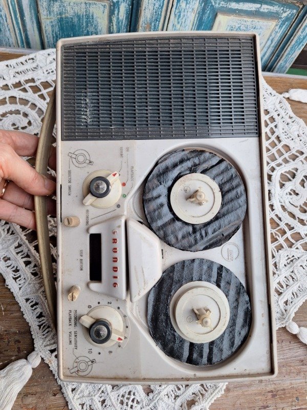 Producto - Radio grabadora GRUNDIG Solo utilería - 7