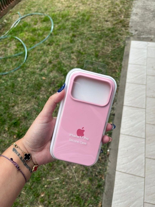 Producto - Iph 17 pro silicona case con felpa rosa