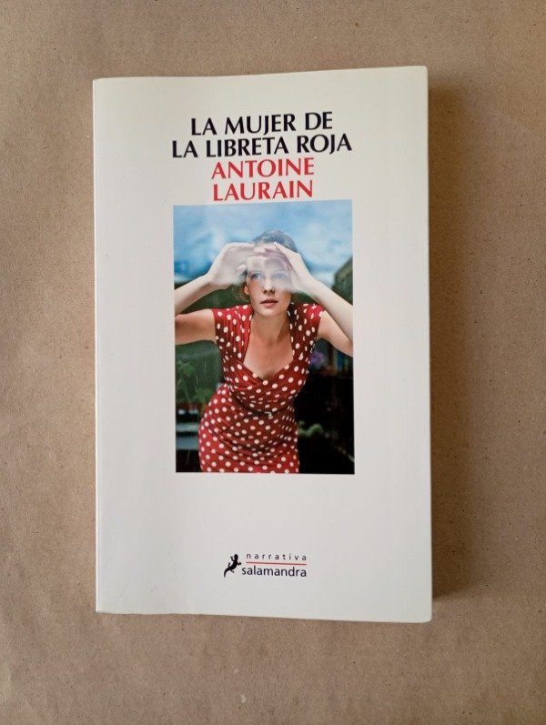 Producto - La mujer de la libreta roja - Antoine Laurain - Salamandra 2016
