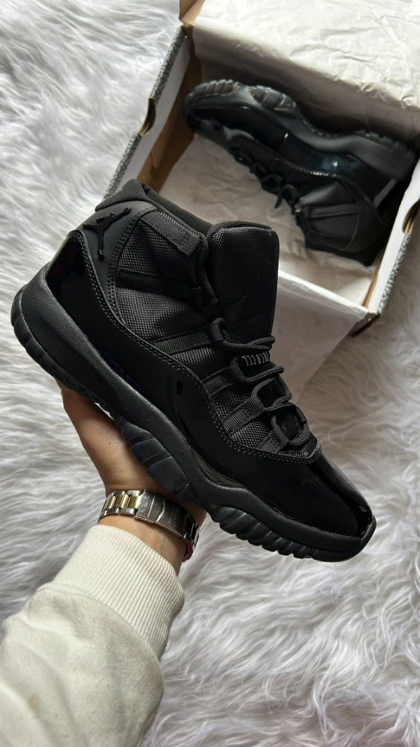 Producto - JORDAN RETRO 11 CAP AND GOWN - 0