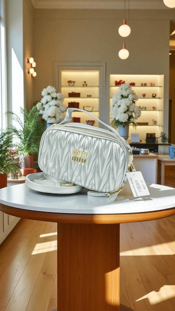 Producto - Cartera Miu Miu Plateada