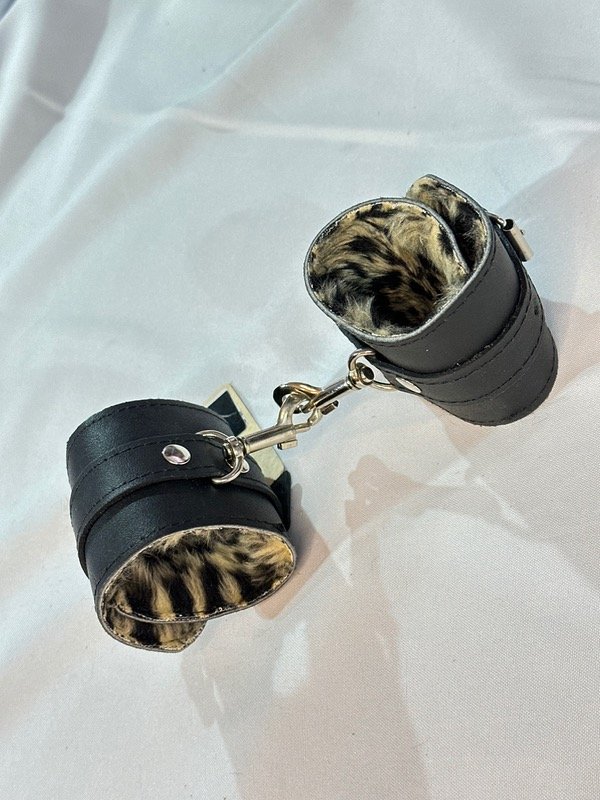 Producto - Esposa animal print