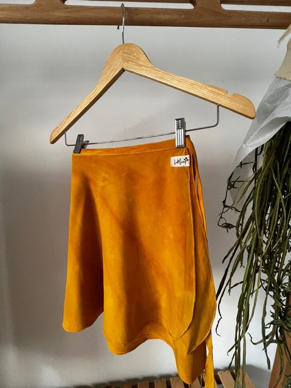 Producto - Faldita Cruzada de Fibrana con Tinte de Cebolla