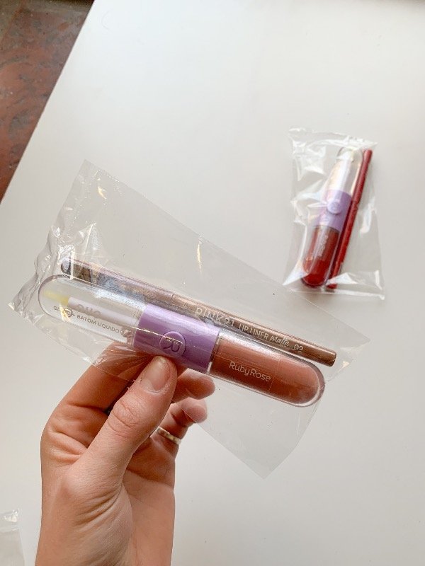 Producto - COMBO DUO LABIAL/GLOSS RUBY ROSE + DELINEADOR LABIOS PINK 21