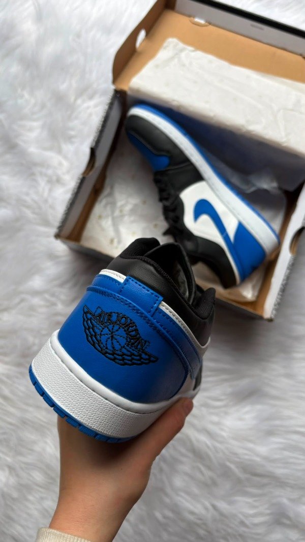 Producto - JORDAN RETRO 1 LOW ALTERNATE ROYAL TOE - 2