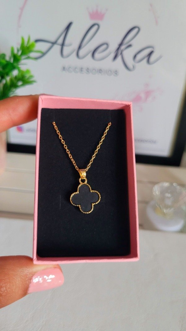Producto - Conjunto collar y aros van cleef negro de acero dorado - 4