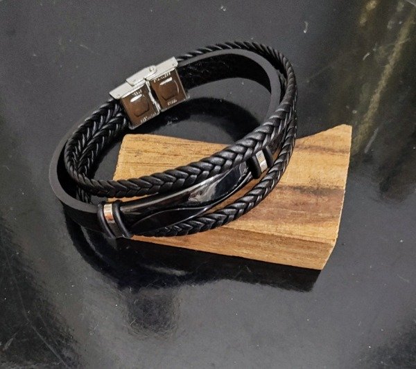 Producto - Pulsera Cuero dos tiras trenzadas y otra lisa con detalle acero