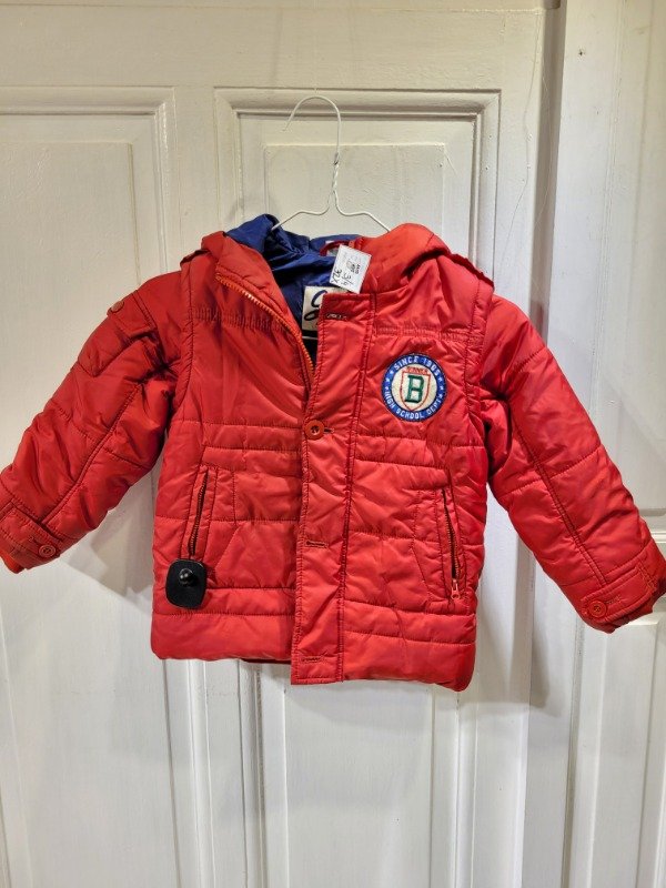 Producto - Campera BIMBUS colorada con mangas extraibles Talle 3/4 años - PRECIO: 32X