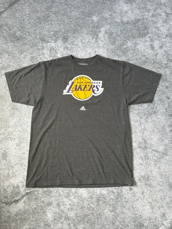Producto - Los Angeles Lakers Adidas Vintage NBA T-Shirt