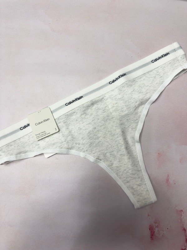 Producto - Less Calvin Klein morley 01574
