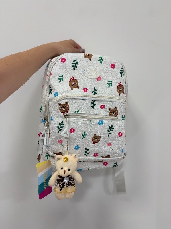 Producto - Mochila mediana estampa flores llavero oso blanca - 0