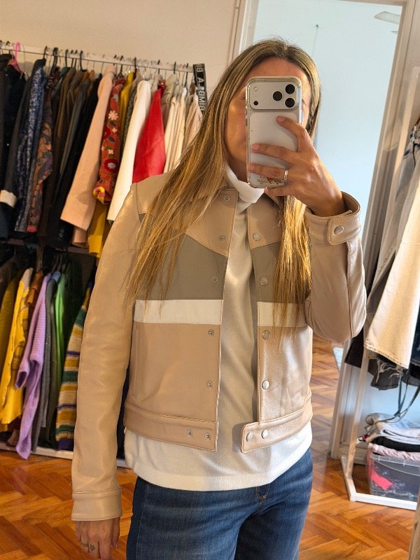 Producto - Campera etiqueta negra - 1