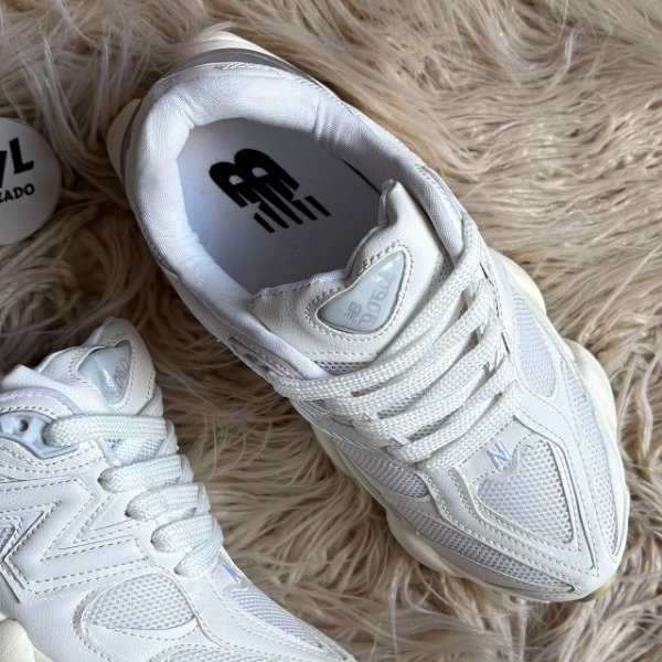 Producto - New Balance 9060 Off White - 3