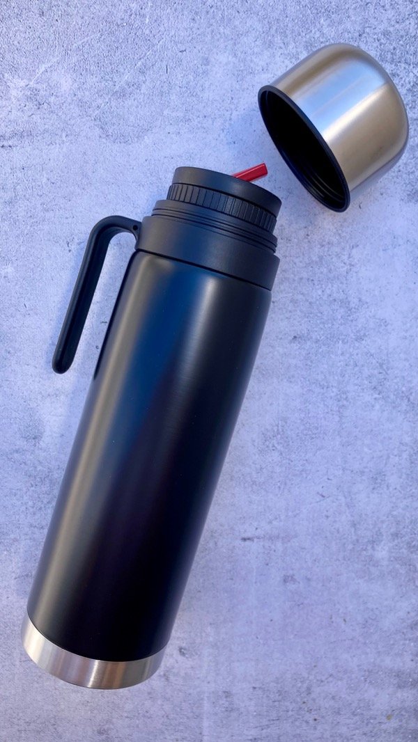 Producto - TERMO MEDIA MANIJA - NEGRO Y PLATEADO - 1L