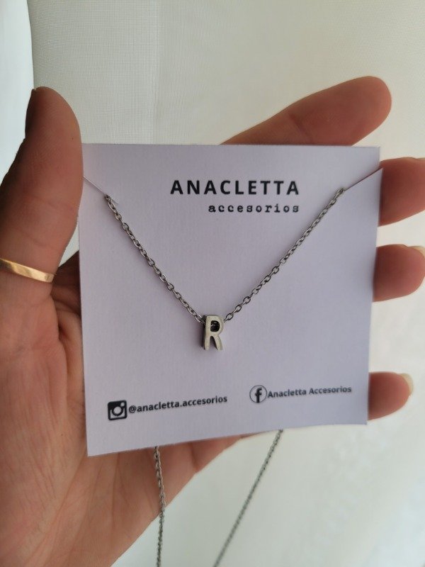 Producto - Gargantilla incial pasante R AQ