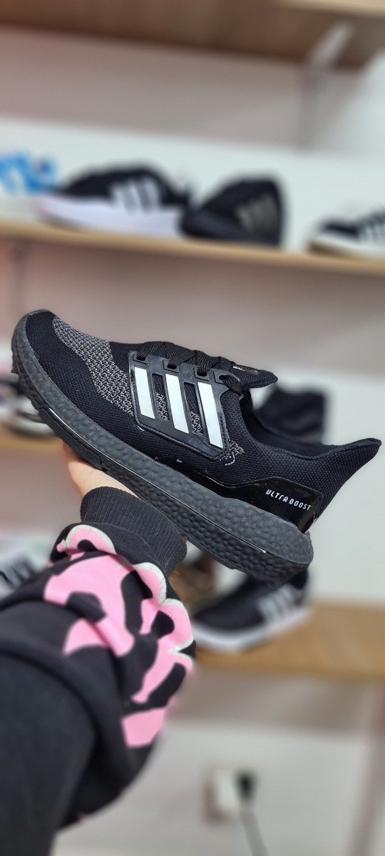 Producto - Adidas Boost Black