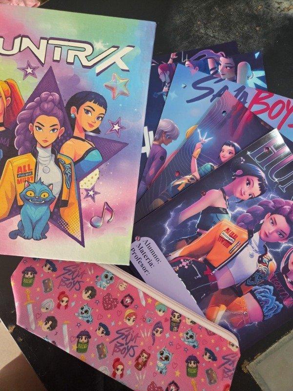 Producto - Combo escolar HUNTRIX/SAJA BOYS - Guerreras Kpop