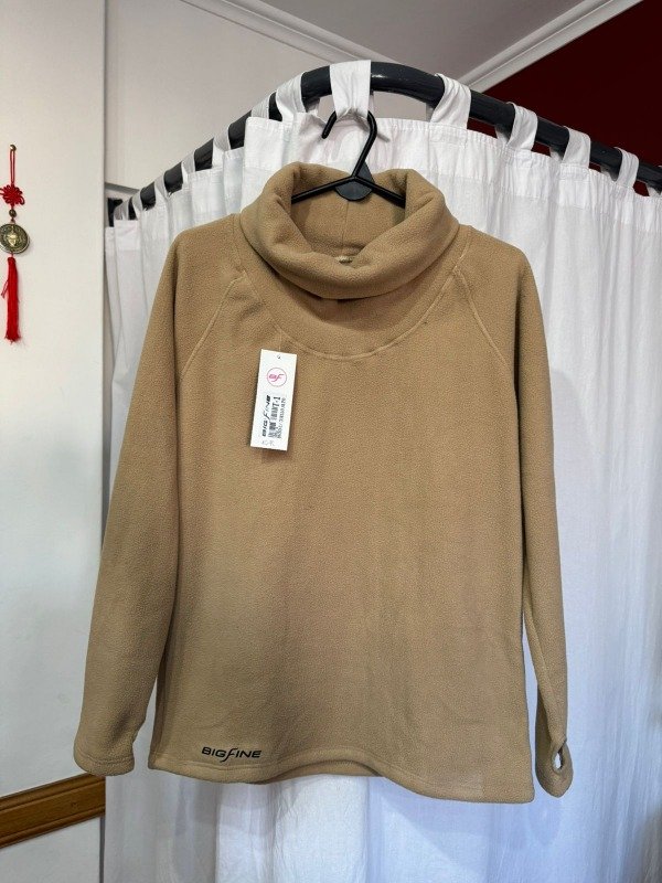 Producto - PPOLAR CON CUELLO BEIGE