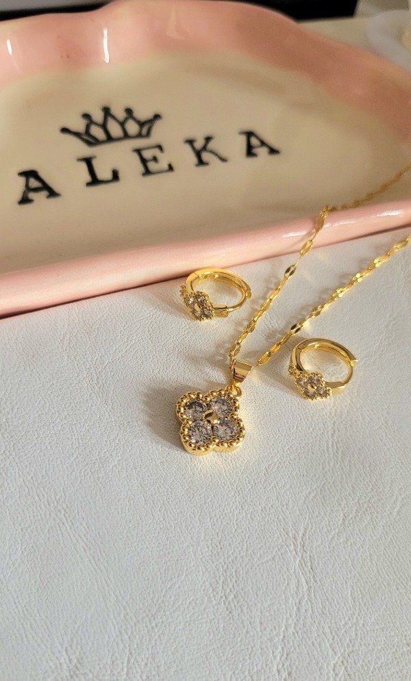 Producto - Conjunto trébol con cubic de acero dorado - 2