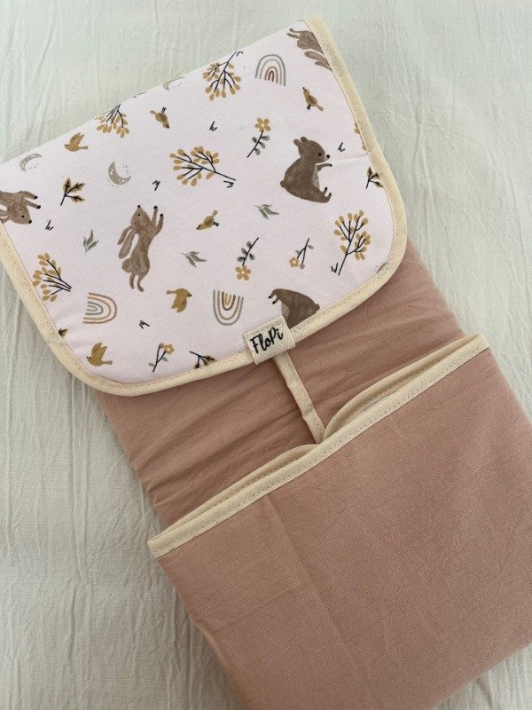 Producto - Cambiador liebres y arcoiris rosa