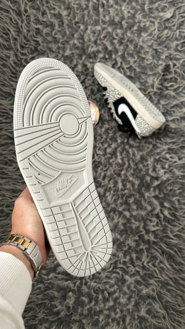 Producto - JORDAN RETRO 1 LOW ELEPHANT PRINT - 3