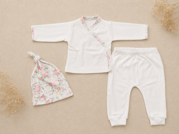 Producto - AJUAR BATA + PANTALON COMB. LISO CON ESTAMPADO