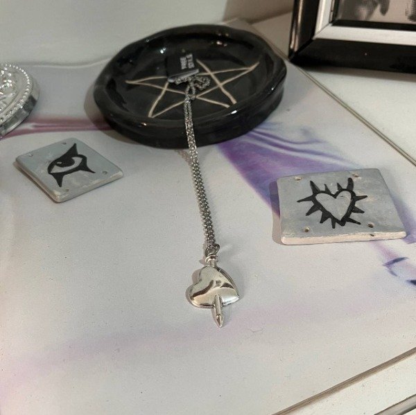 Producto - Cadena corazón apuñalado