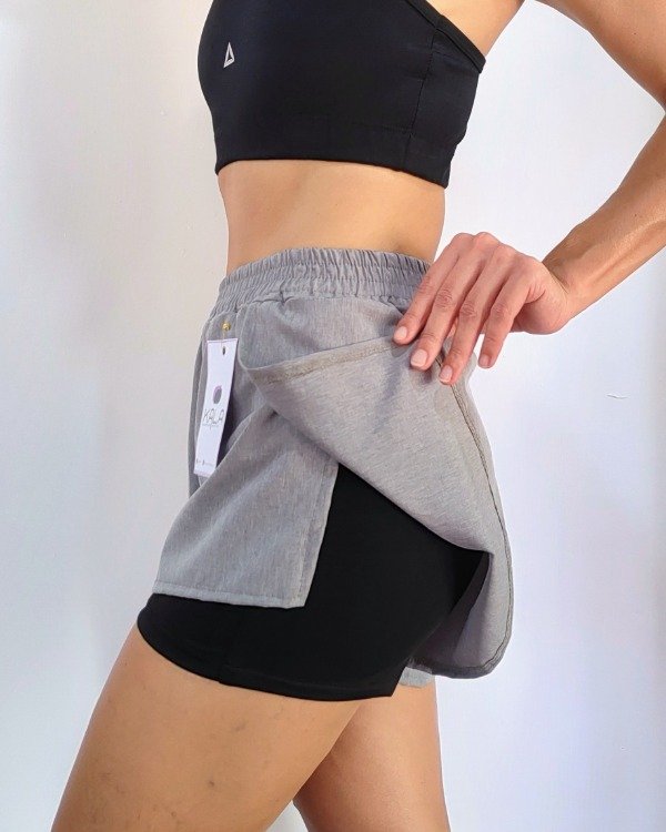 Producto - SHORT DE MICROFIBRA CON CALZA GRIS