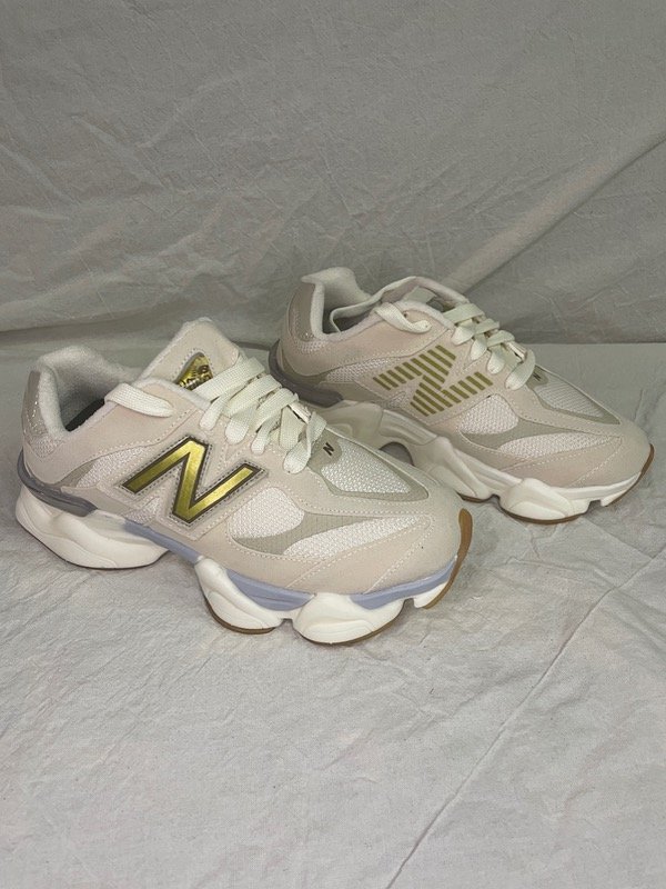 Producto - New Balance 9060 Off White Ouro