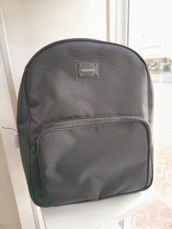 Producto - Mochila grande impermeable negra