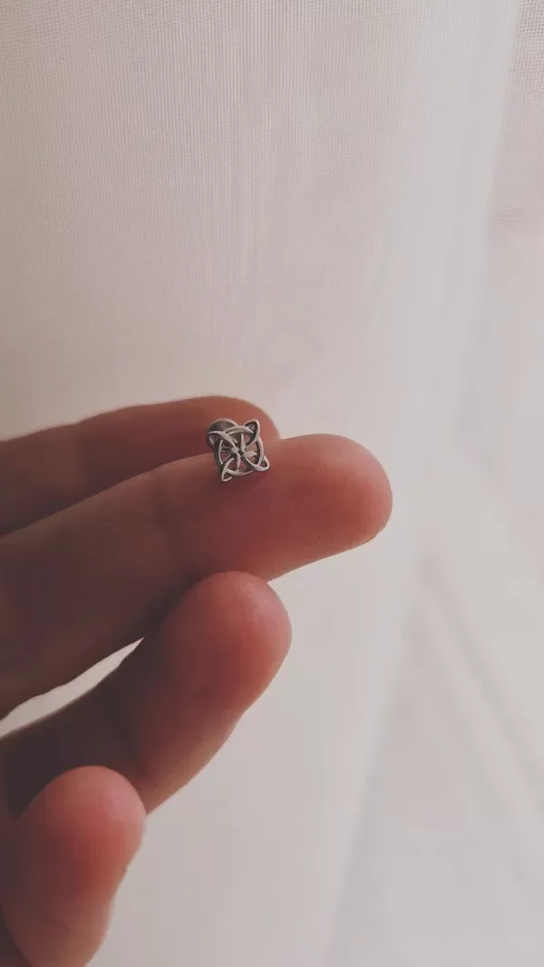 Producto - Piercing labret nudito de bruja aq