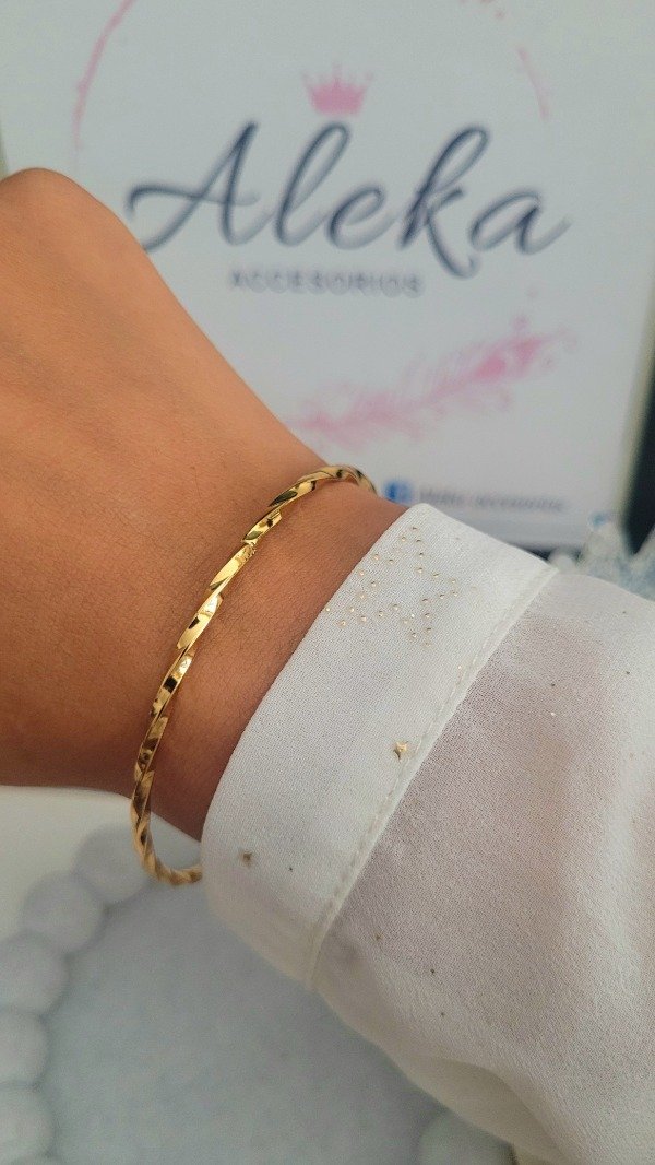 Producto - Esclava torzada  acero dorado