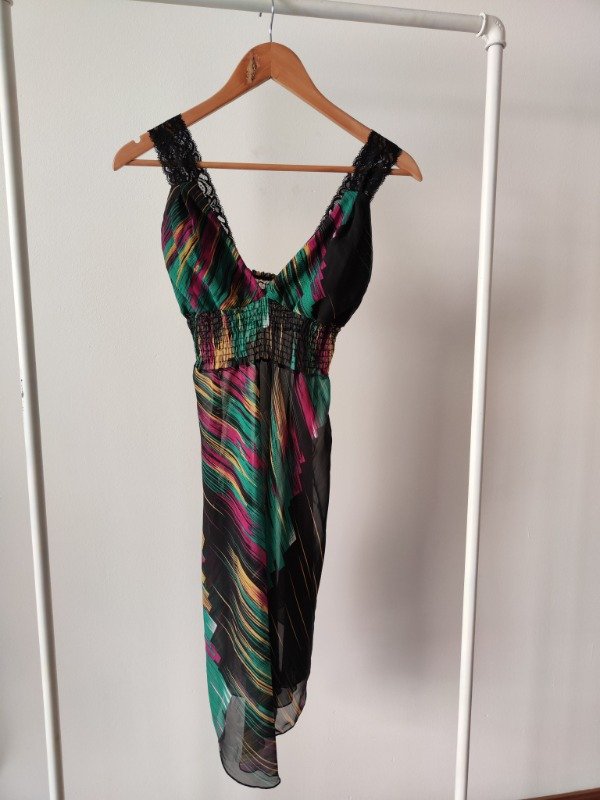 Vestido con pintadas y encaje — imagen 5