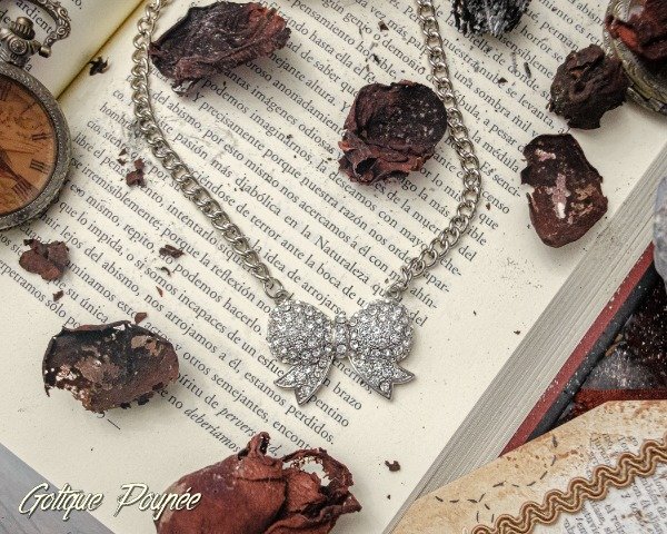 Producto - Moño de diamantes gargantilla