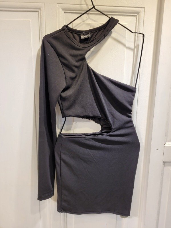 Producto - Vestido MELOCOTÓN negro con recortes Talle S - PRECIO: 24X