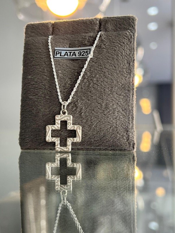 Producto - Cadena de plata con dije cruz con hueco