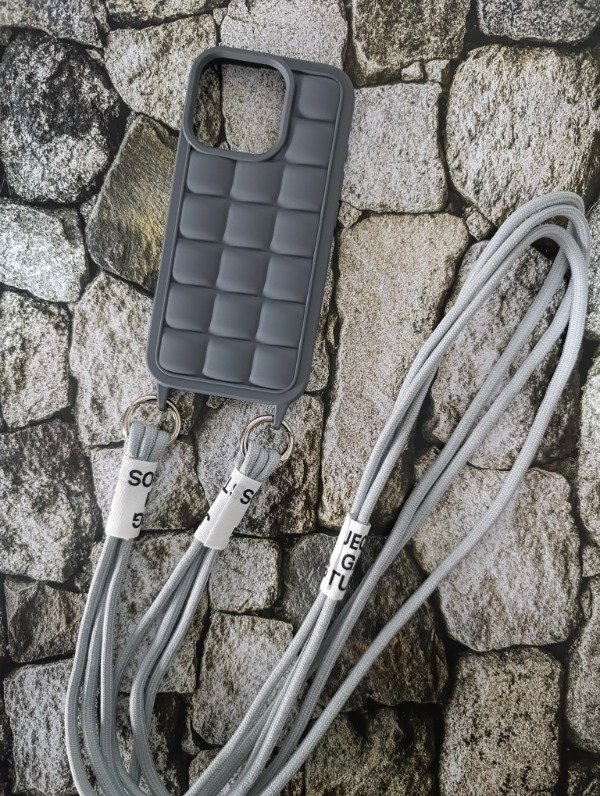 Producto - Funda puffer con correa iPhone 16 Pro gris