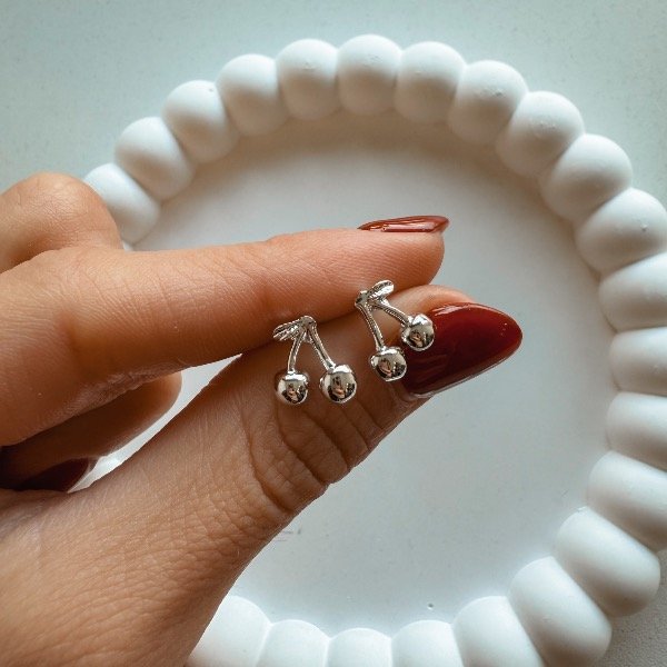 Producto - Aro pasante de cerezas plateadas clásicas - acero blanco