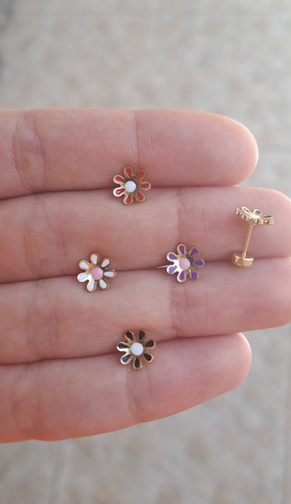 Producto - Abridores de Acero Dorado Flores Esmaltadas (par en cajita)