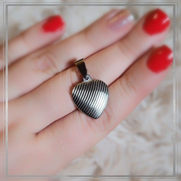 Producto - Dije corazón rayas macizo