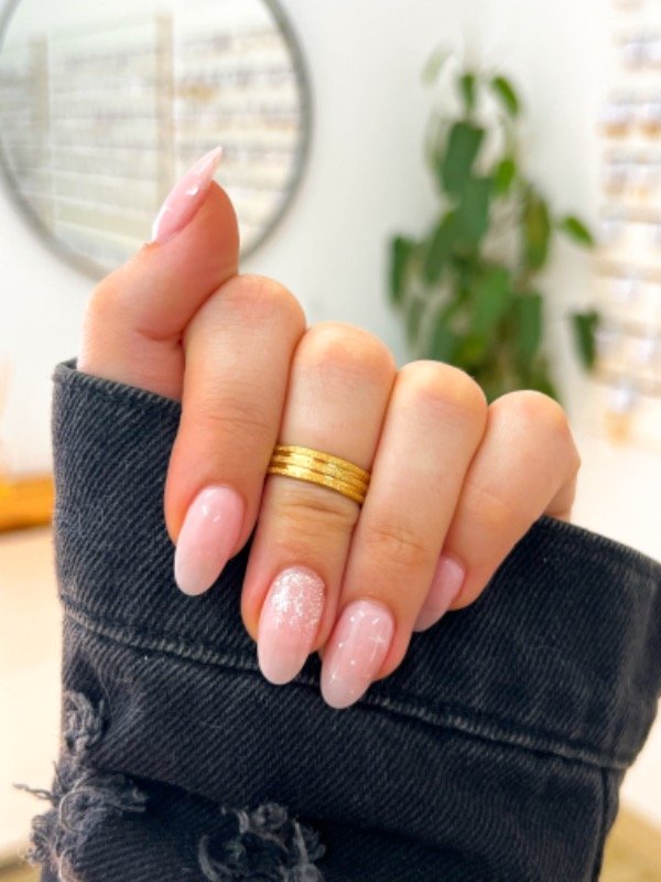 Producto - Anillo acero dorado tres líneas brillitos talle 8