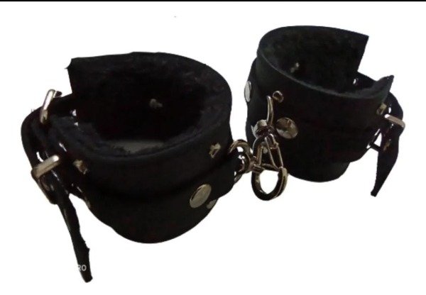 Producto - Esposas reforzadas ecocuero con mosquetoncon y peluche interno
