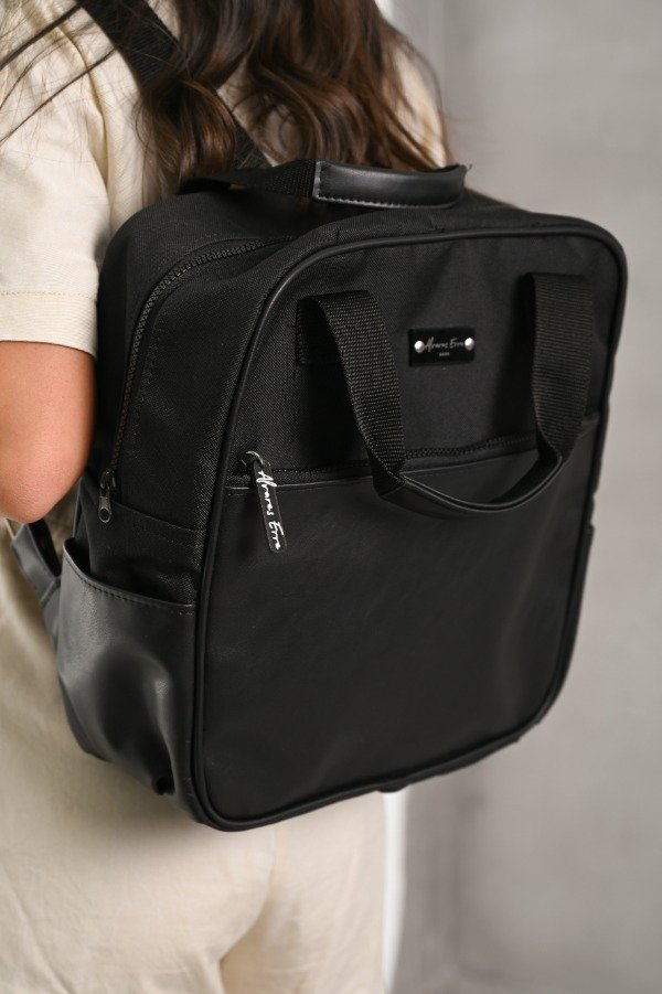 Producto - Mochila unisex negra